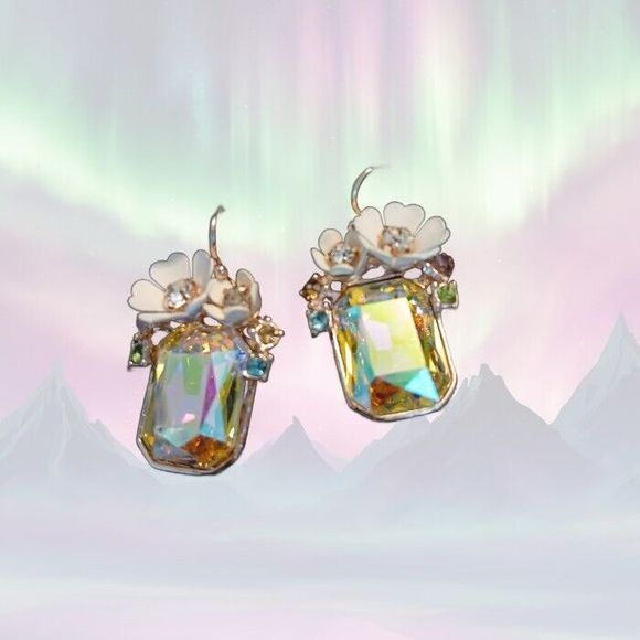 STUNNING! Gold White Flower Aurora Emerald Cut Earrings - Picture 1 of 7